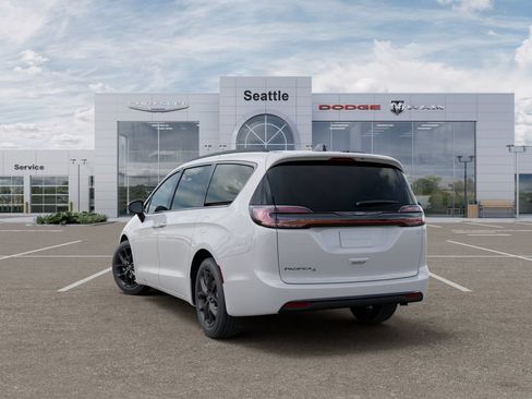 New 2026 Chrysler Pacifica Select w/ S Appearance Package FWD image 4