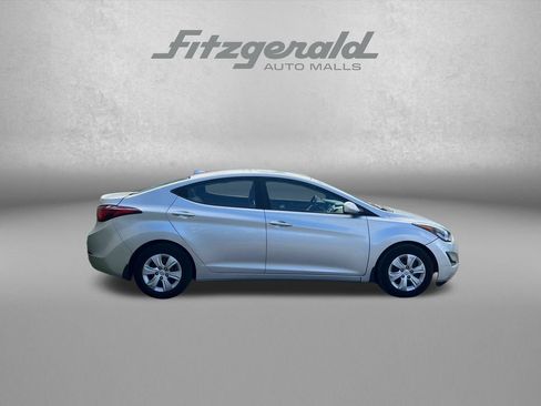 Used 2016 Hyundai Elantra SE FWD image 4