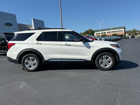 Certified 2022 Ford Explorer XLT w/ Class IV Trailer Tow Package image 3