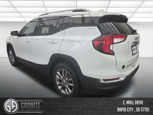 Used 2022 GMC Terrain SLT AWD/4WD image 4