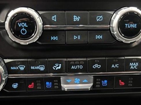 Used 2023 Ford F150 Platinum image 36