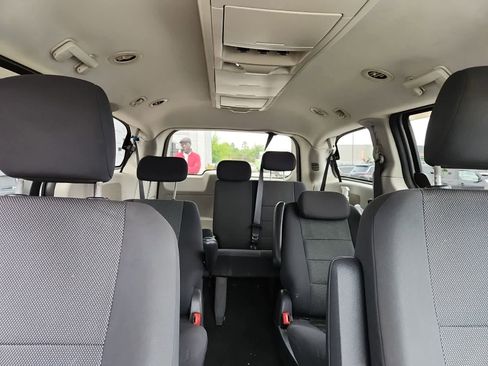 Used 2009 Dodge Grand Caravan SXT FWD image 19