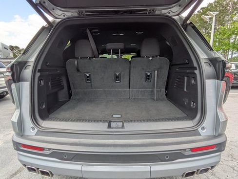 Used 2024 Chevrolet Traverse LT FWD image 6
