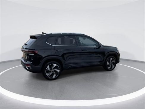 Certified 2025 Volkswagen Taos SE AWD/4WD image 8