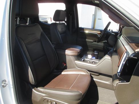 Used 2023 GMC Sierra 1500 Denali w/ Denali Reserve Package image 23