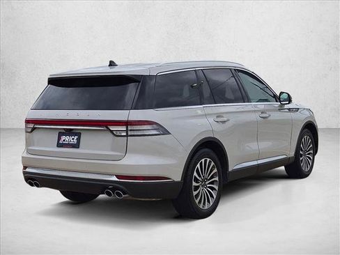 Used 2024 Lincoln Aviator 2WD w/ Premium Package image 5