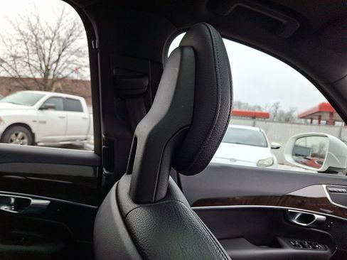 Used 2018 Volvo XC90 T6 Momentum w/ Convenience Package image 13