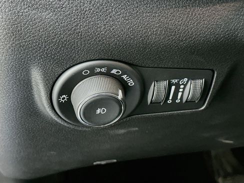 Used 2025 Jeep Compass Trailhawk AWD/4WD image 17