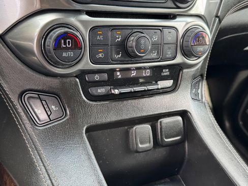 Used 2019 Chevrolet Suburban LT image 33