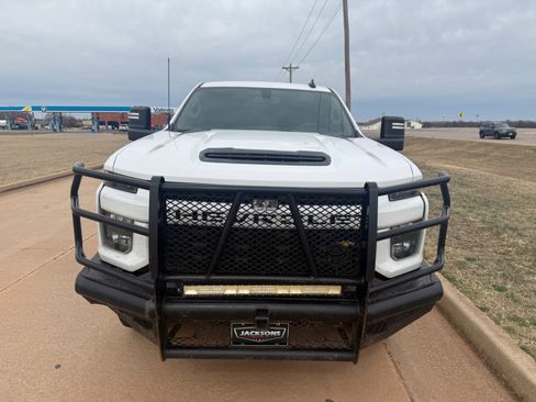 Used 2020 Chevrolet Silverado 2500 Custom w/ Custom Value Package image 8