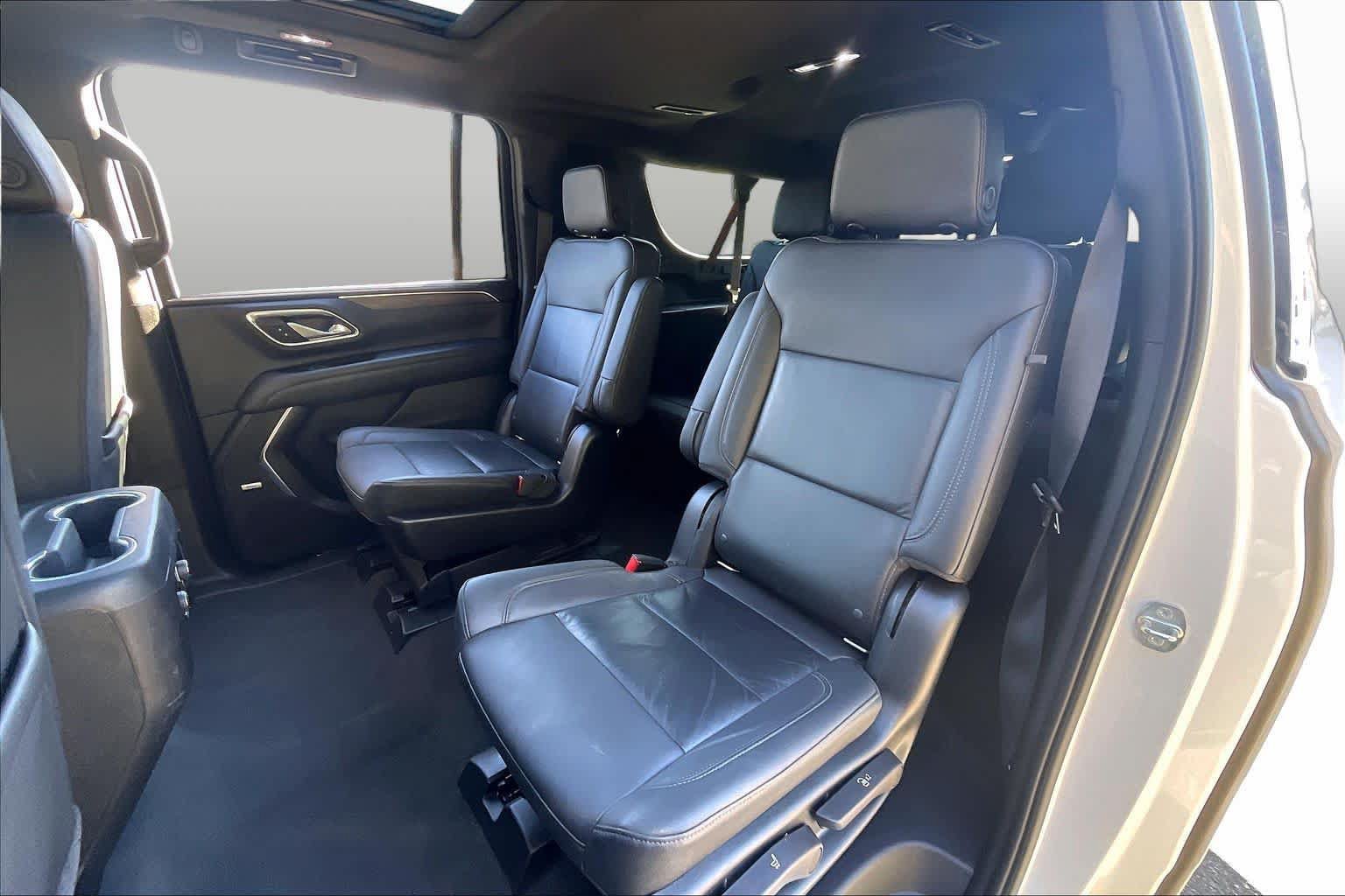 Used 2021 Chevrolet Suburban LT AWD/4WD image 19