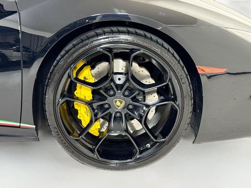 Used 2018 Lamborghini Huracan LP 580-2 RWD image 40