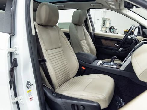 Used 2020 Land Rover Discovery Sport SE image 26