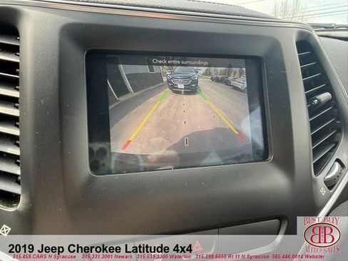 Used 2019 Jeep Cherokee Latitude Plus w/ Cold Weather Group AWD/4WD image 39