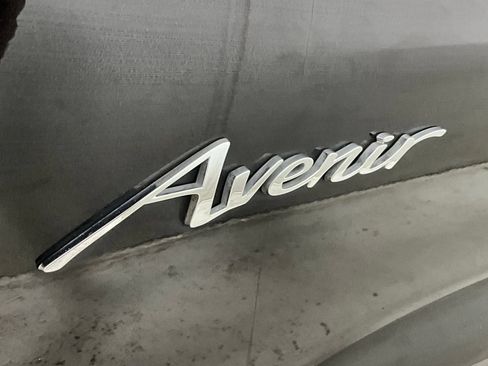 Used 2025 Buick Enclave Avenir AWD/4WD image 10