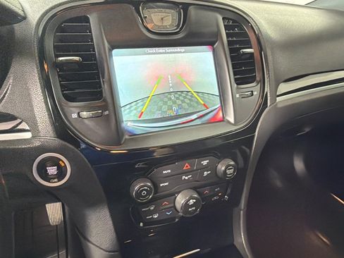 Used 2018 Chrysler 300 S w/ 300S Premium Group RWD image 18