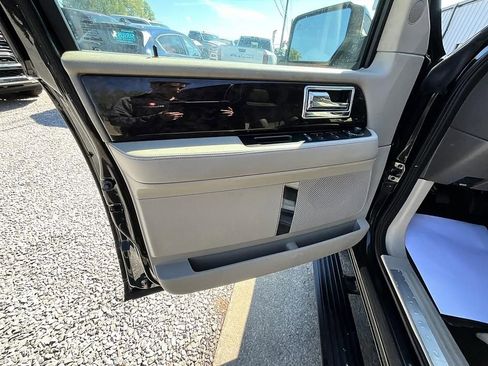 Used 2015 Lincoln Navigator L 4WD image 11