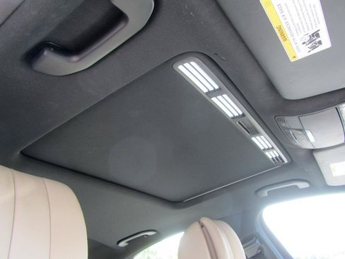 Used 2017 Mercedes-Benz E 300 4MATIC image 24