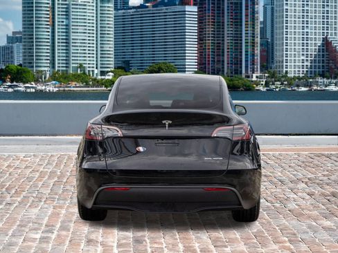 Used 2024 Tesla Model Y Long Range image 6