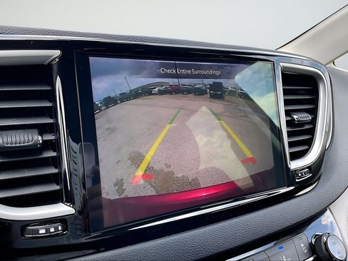 Certified 2023 Chrysler Pacifica Touring-L FWD image 13