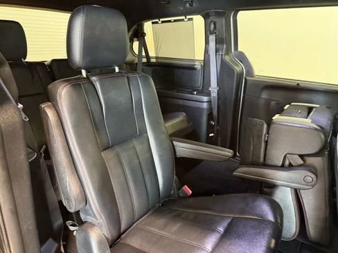 Used 2017 Dodge Grand Caravan GT image 29