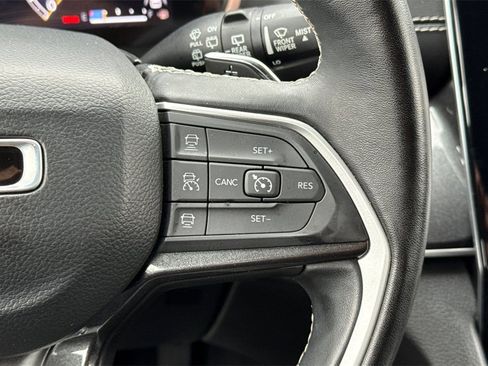 Used 2022 Jeep Grand Cherokee Altitude image 35