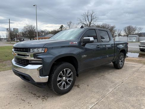 Used 2019 Chevrolet Silverado 1500 LT w/ Texas Edition AWD/4WD image 3