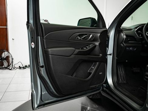 Used 2023 Chevrolet Traverse Premier image 29