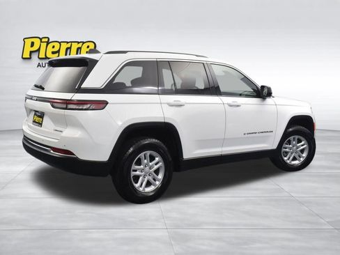 Used 2023 Jeep Grand Cherokee Laredo image 4