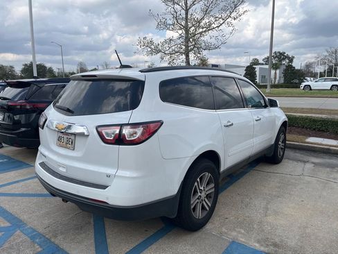 Used 2017 Chevrolet Traverse LT image 3