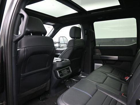 New 2026 Ford F250 Platinum w/ FX4 Off-Road Package image 2