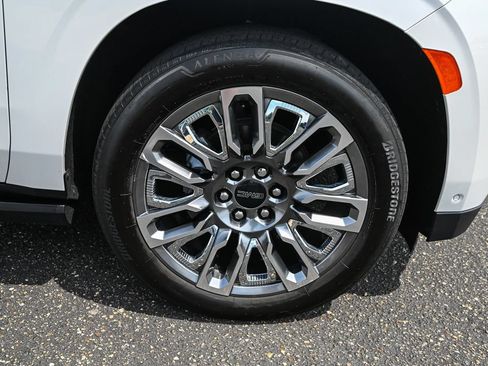 Used 2023 GMC Yukon XL Denali Ultimate AWD/4WD image 15