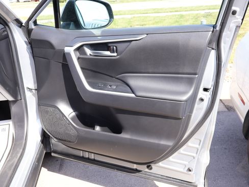 Used 2025 Toyota RAV4 XLE image 50