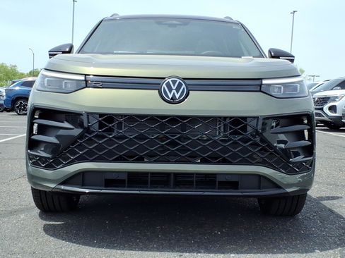 New 2026 Volkswagen Tiguan SE R-Line AWD/4WD image 2