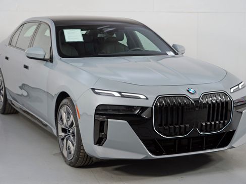 Used 2024 BMW 740i w/ Premium Package 2 RWD image 65