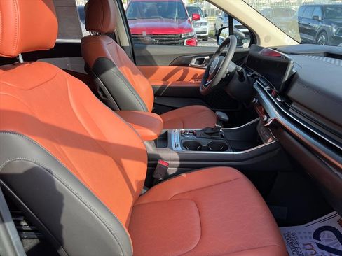 Used 2026 Kia Carnival SX w/ SX Dark Edition Package image 7