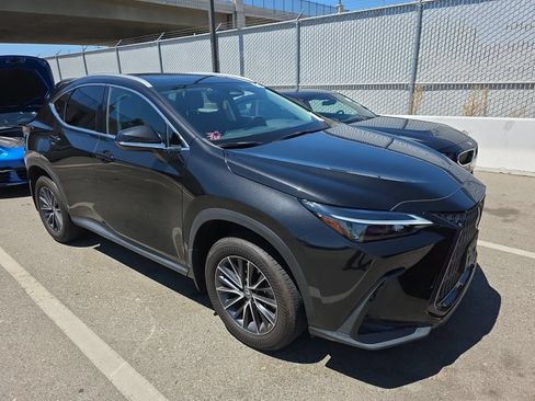 Used 2024 Lexus NX 250 FWD image 4