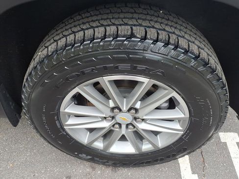 Certified 2023 Chevrolet Traverse LT image 9