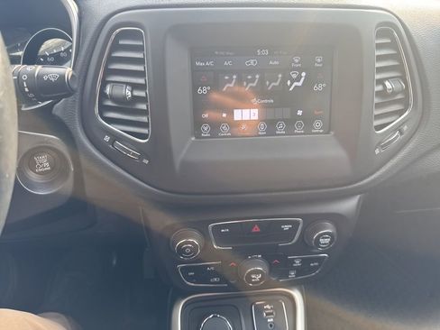 Used 2019 Jeep Compass Latitude w/ Cold Weather Group image 18