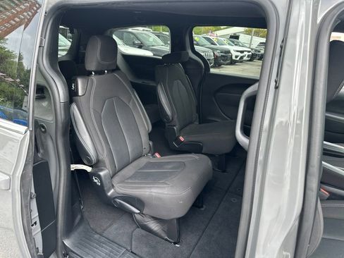 Certified 2023 Chrysler Pacifica Touring FWD image 20