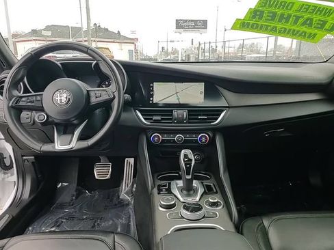 Used 2023 Alfa Romeo Giulia Ti AWD/4WD image 13