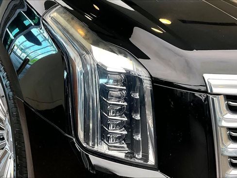 Used 2018 Cadillac Escalade ESV Platinum RWD image 26