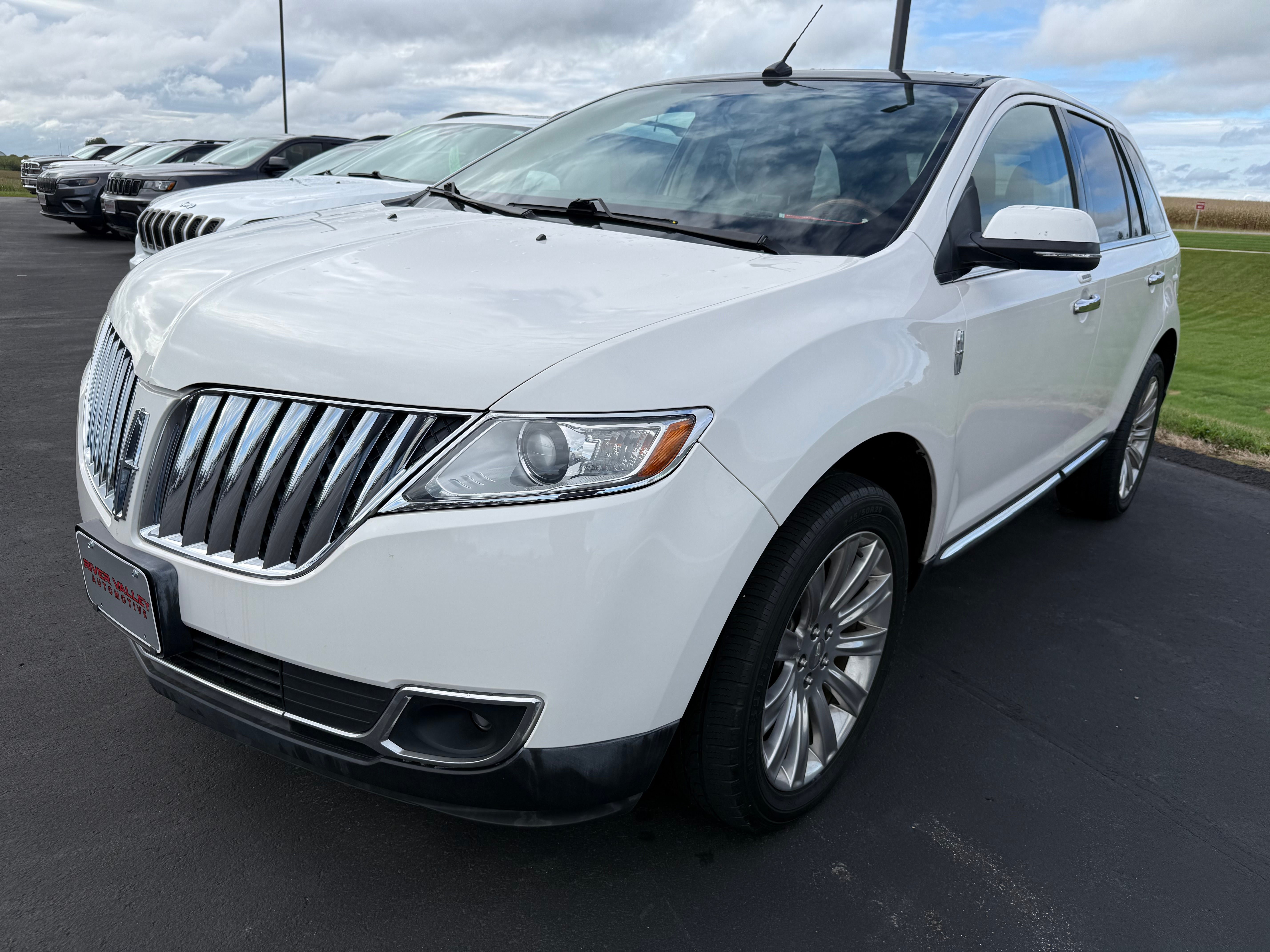 Used 2015 Lincoln MKX FWD w/ Equipment Group 102A image 1