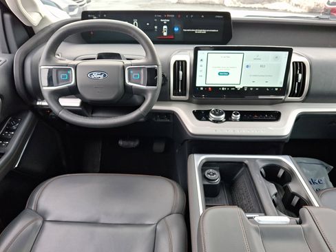 Used 2025 Ford Expedition Active image 12