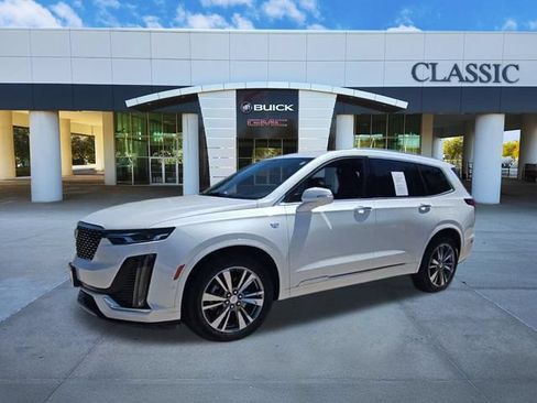 Used 2022 Cadillac XT6 Premium Luxury w/ Technology Package FWD image 4