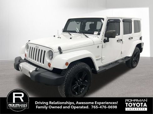 Used 2013 Jeep Wrangler Unlimited Sahara w/ Connectivity Group AWD/4WD image 2