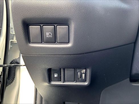 Used 2021 Toyota C-HR LE FWD image 33
