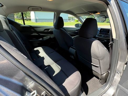 Used 2025 Nissan Altima 2.5 SV FWD image 15