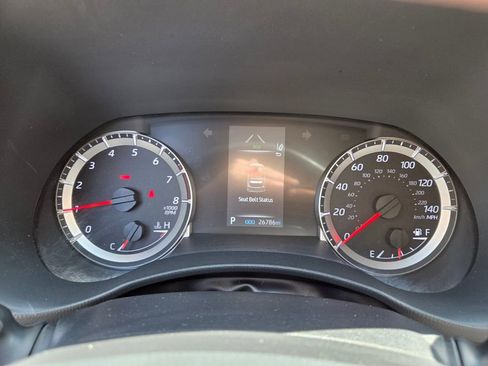 Used 2022 Toyota Highlander LE image 26