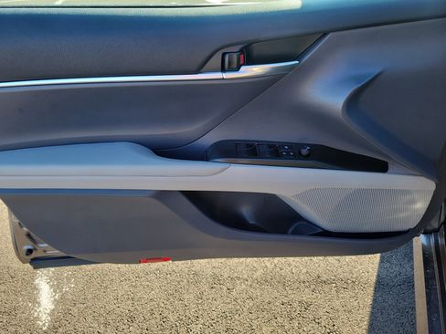 Used 2022 Toyota Camry LE image 17